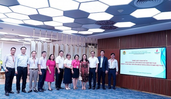 Đoàn công tác Công đoàn Dầu khí Việt Nam làm việc với Công đoàn Tổng công ty Khí Việt Nam