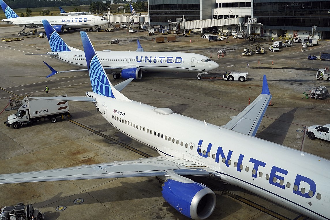 United Airline yêu cầu phi công nghỉ phép không hưởng lương.