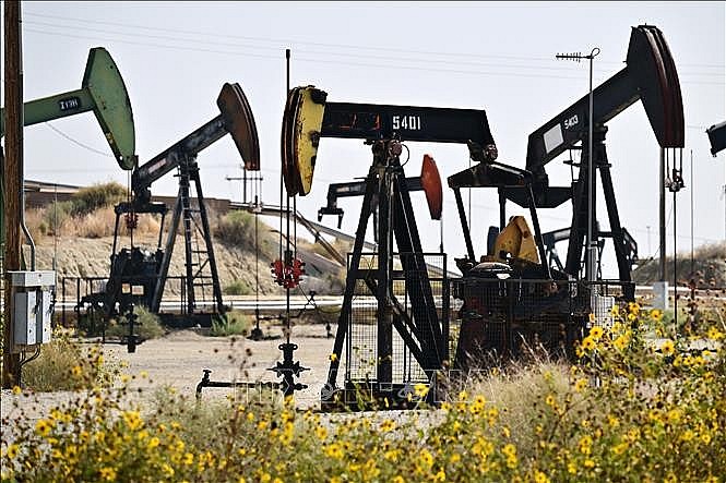 Giá dầu thế giới sụt giảm trong phiên giao dịch