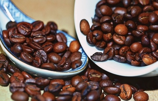 Nguyên nhân nào khiến giá cà phê liên tục “rơi tự do”?