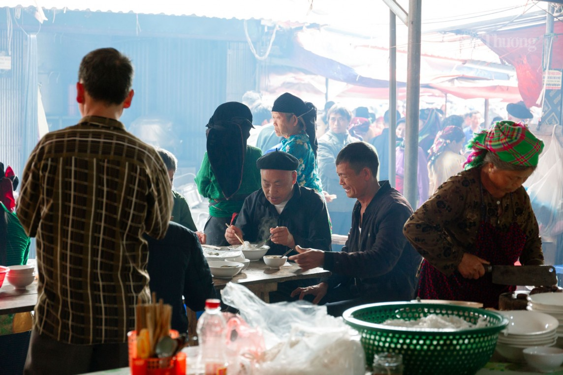 Hà Giang: Chợ phiên Đồng Văn - điểm hẹn văn hoá trên cao nguyên đá