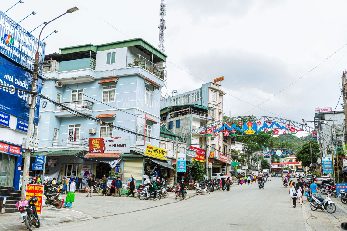 Hà Giang: Chợ phiên Đồng Văn - điểm hẹn văn hoá trên cao nguyên đá