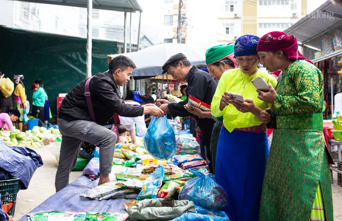 Hà Giang: Chợ phiên Đồng Văn - điểm hẹn văn hoá trên cao nguyên đá