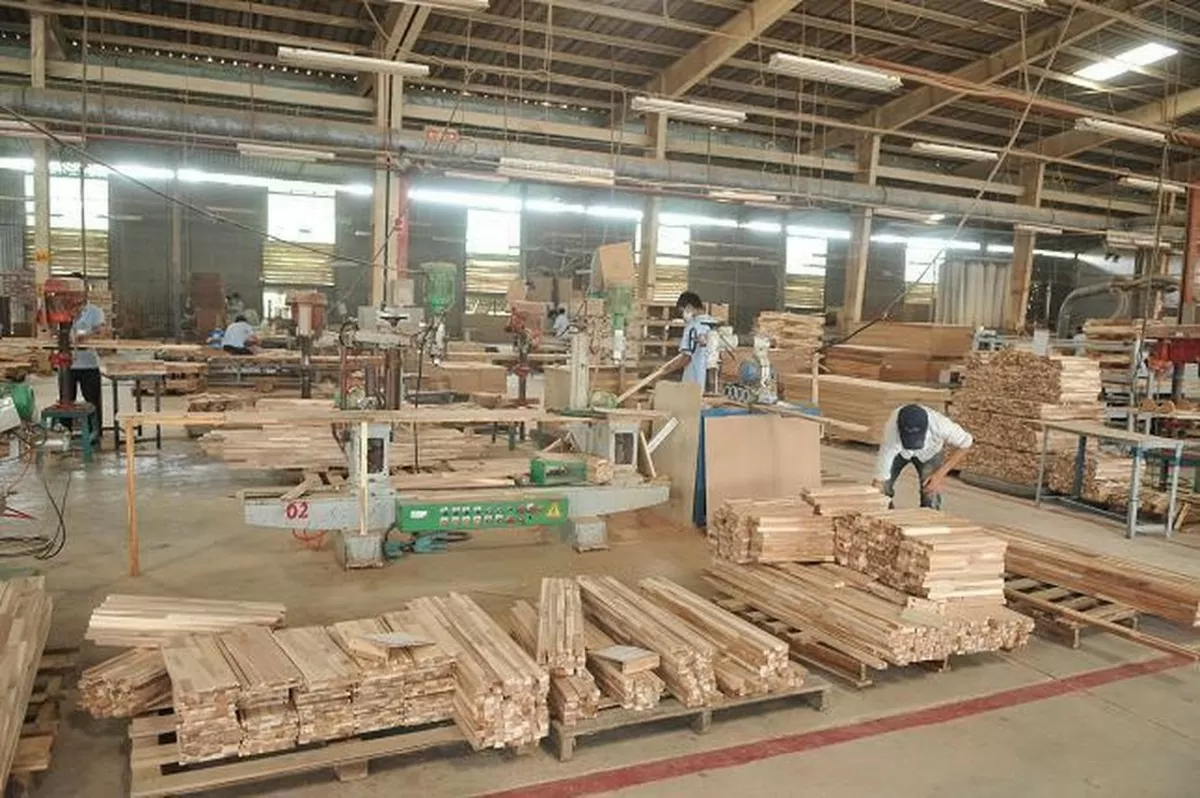 Xưởng chế biến gỗ công nghiệp tại Khu công nghiệp