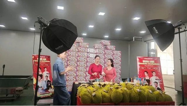 Lần đầu diễn ra megalive sầu riêng cấp đông Ocop 5 sao