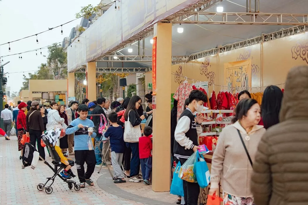 Trải nghiệm sắm Tết, chơi Xuân tại 'Vương quốc lễ hội'
