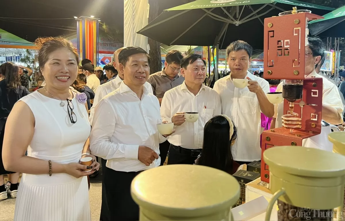 200 gian hàng tại Hội chợ triển lãm thương mại Gia Lai 200 gian hàng tại Hội chợ triển lãm thương mại Gia Lai