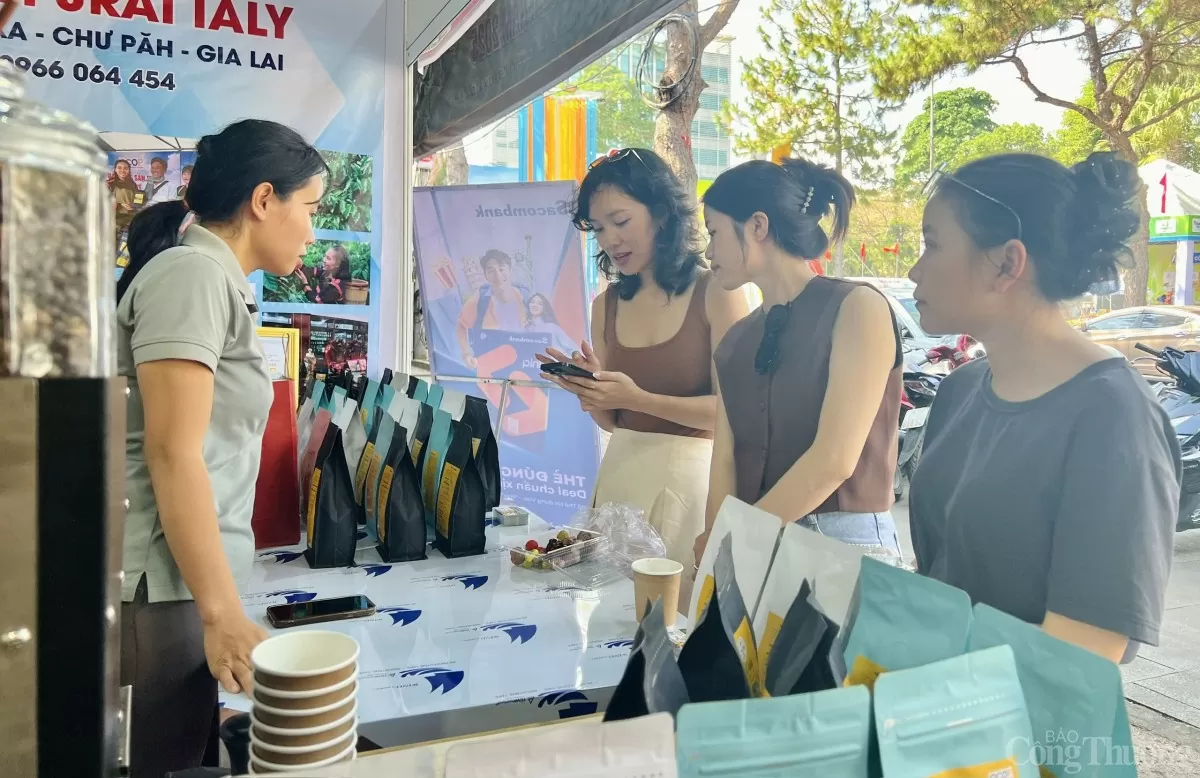 200 gian hàng tại Hội chợ triển lãm thương mại Gia Lai 200 gian hàng tại Hội chợ triển lãm thương mại Gia Lai